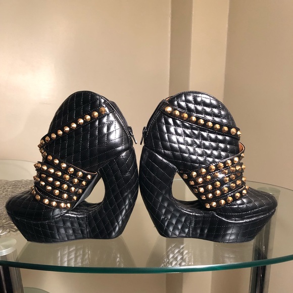 Shoes - Picture 4 of 6